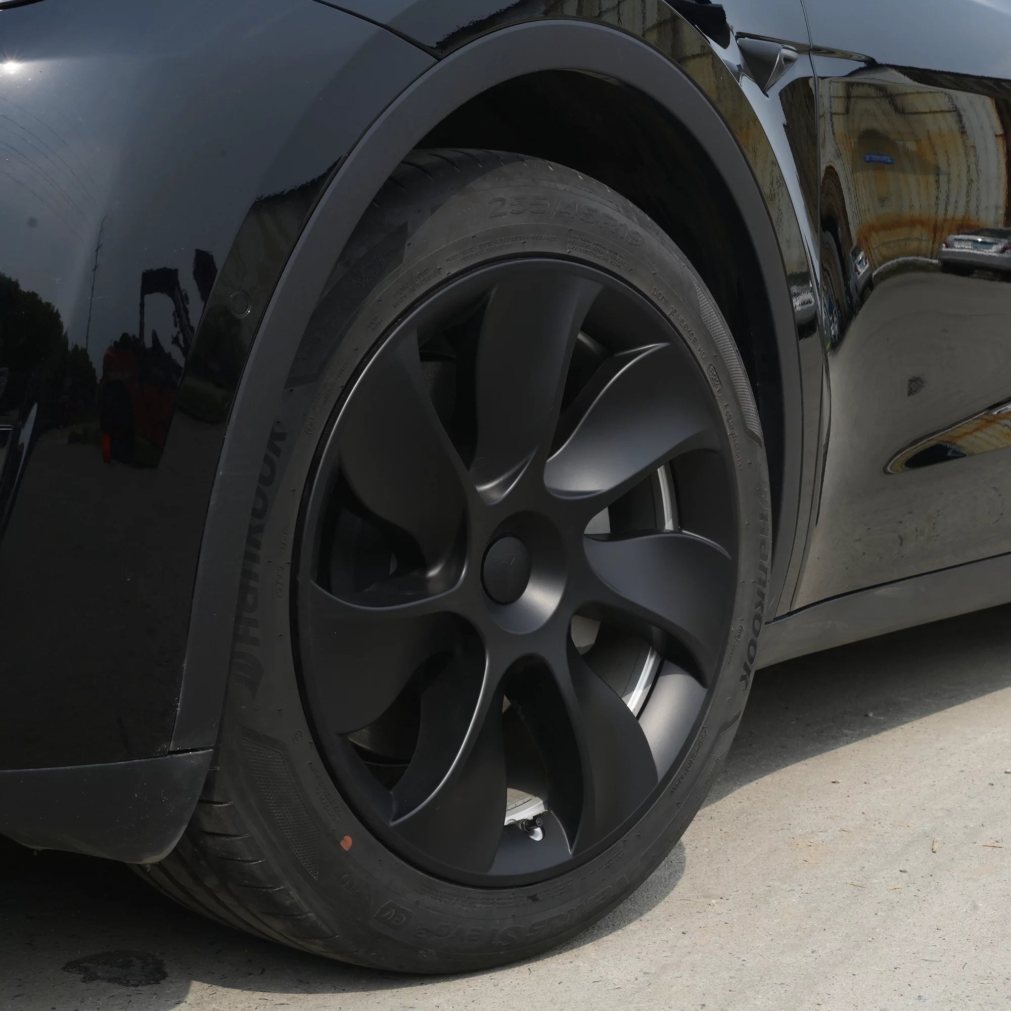 Tesla Model Y Aero Whirlwind Wheel Cover Set