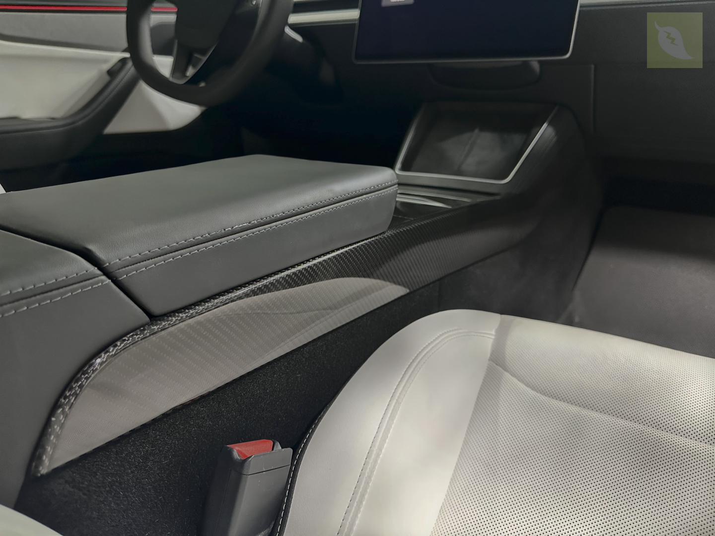Tesla Model Y Carbon Fiber Side Panel Overlay (2pcs)