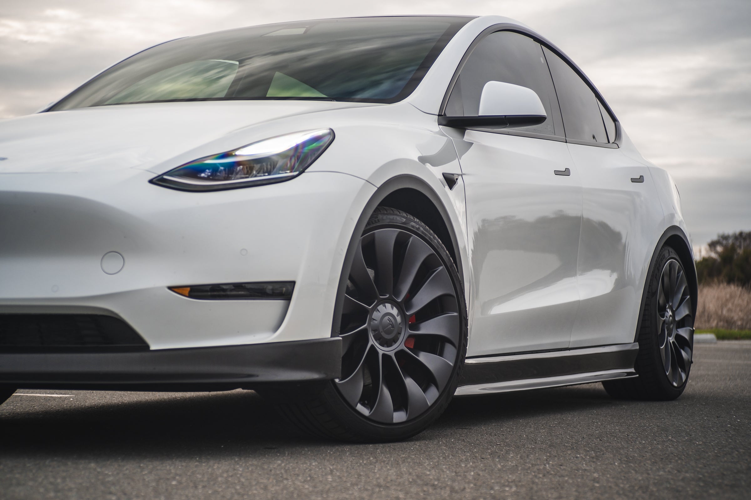 Tesla Model Y Carbon Fiber Side Skirts