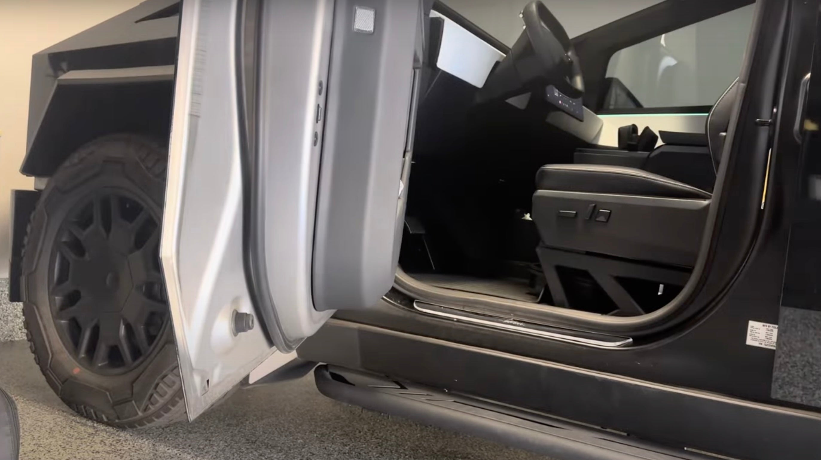 Tesla Cybertruck Running Boards Side Steps