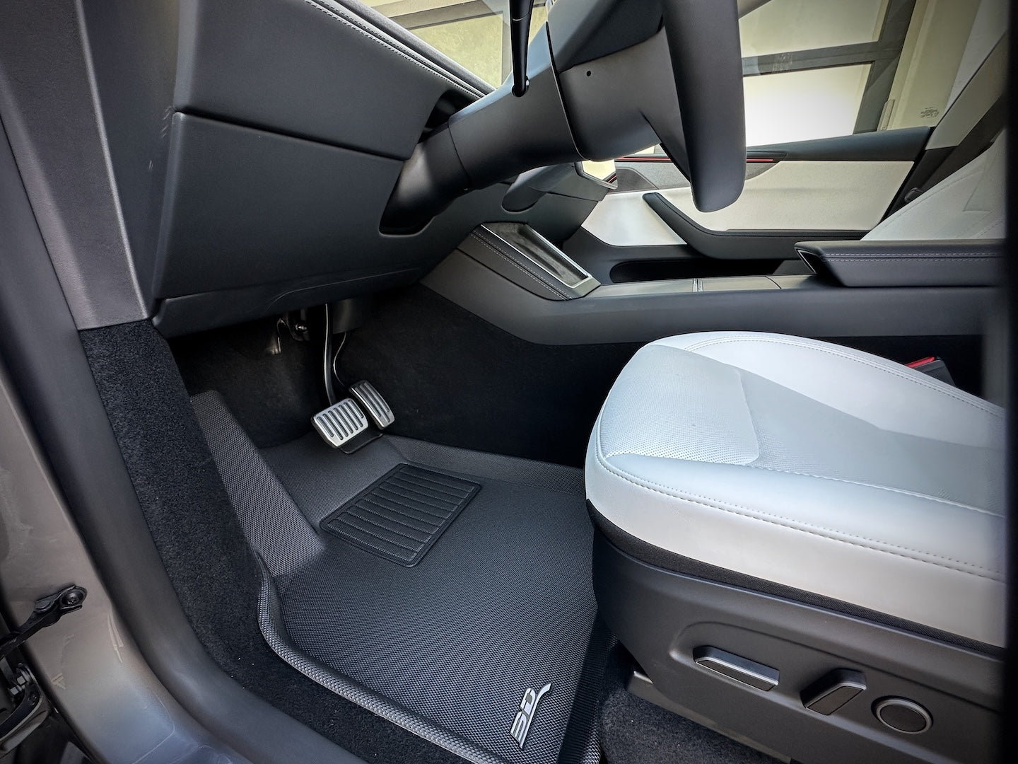 Tesla Model Y All-Weather 3D MAXpider Floor Mats and Liners