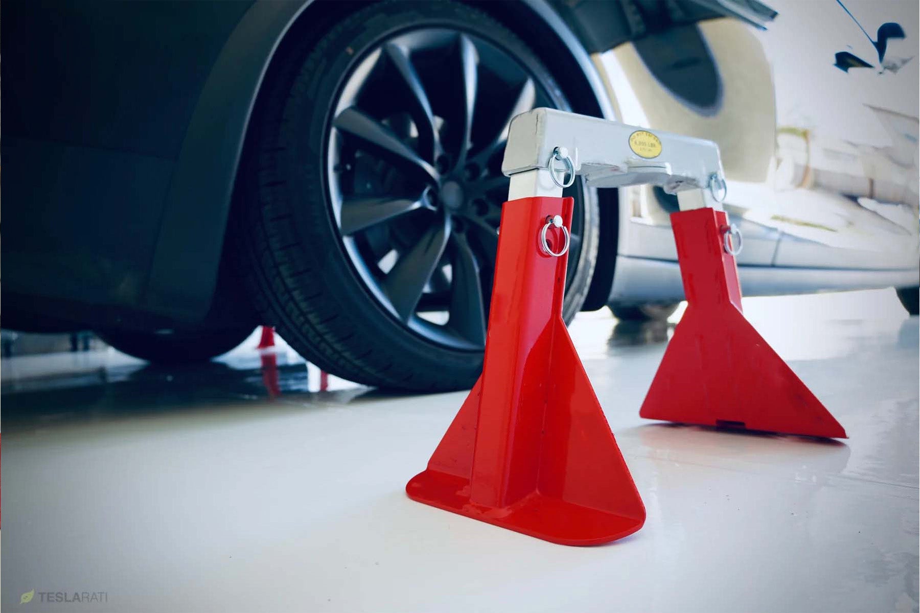 Tesla Jack Stands For Your Model S, 3, X, Y: RED EDITION "RennStand"